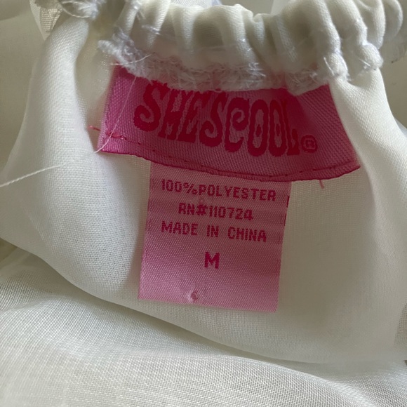 Chic White Ruffled Blouse - Picture 3 of 3